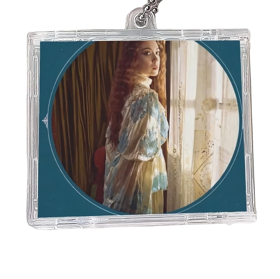 ميدالية Laufey مع رابط