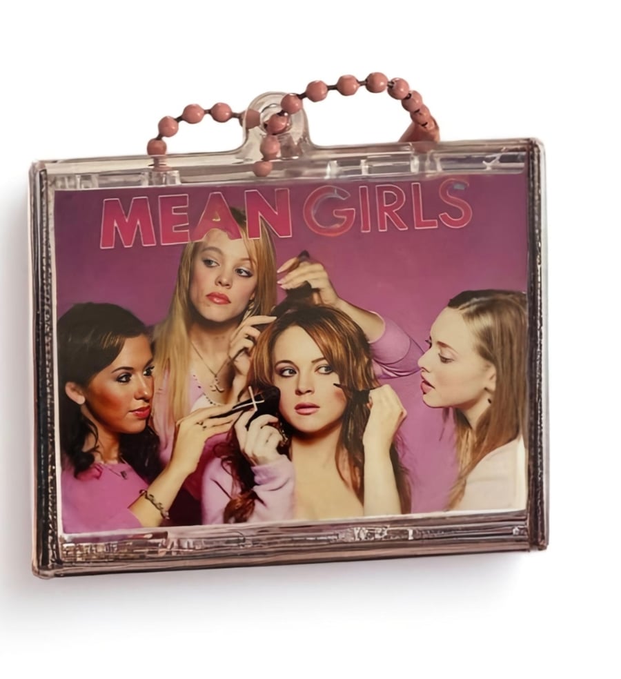 ميدالية Mean Girls مع رابط