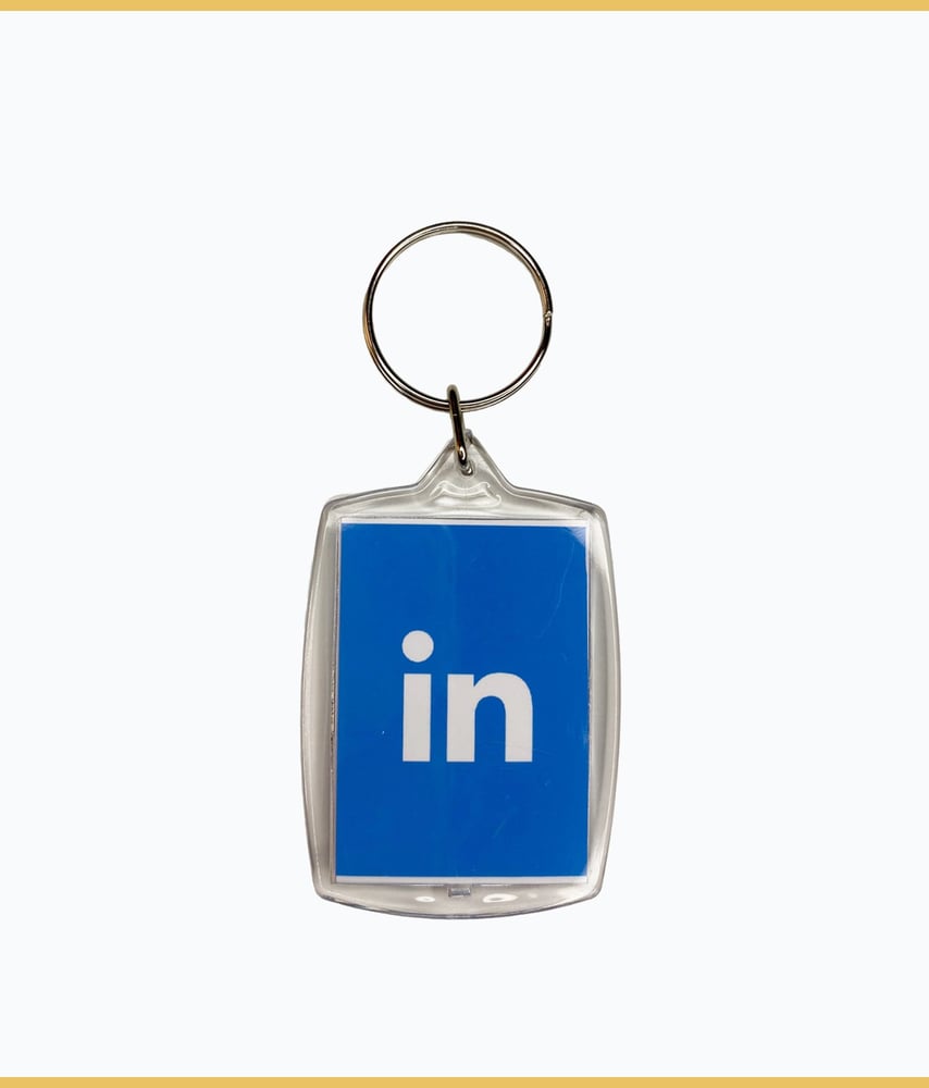 ميدالية مفتاح LinkedIn مع رابط
