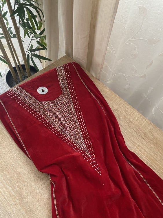 مخور مخمل احمر