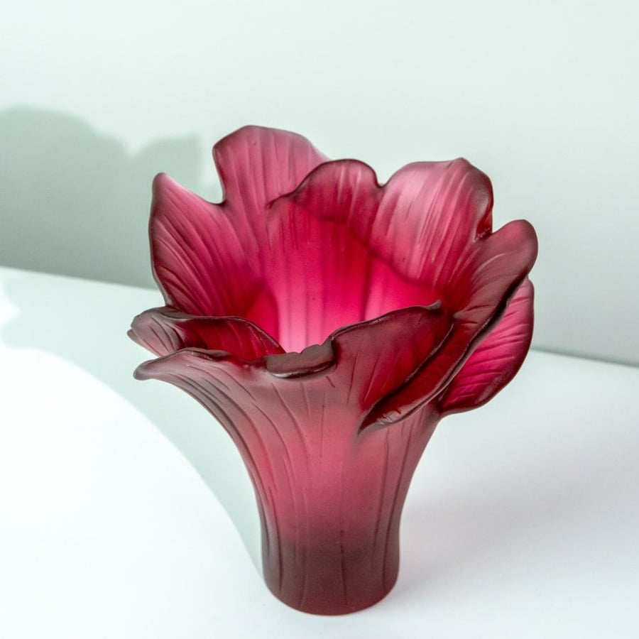 فازة كرستال صغيرة (أحمر) - Small Crystal Vase (Red)