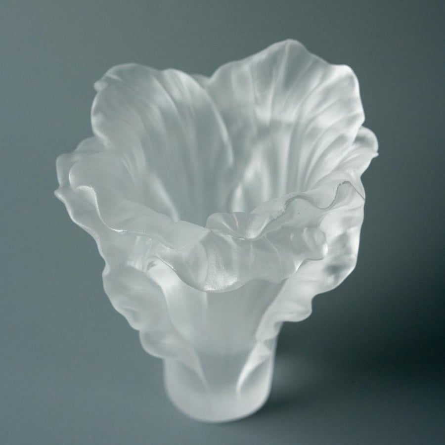 فازة كرستال صغيرة (أبيض) - Small Crystal Vase (White)