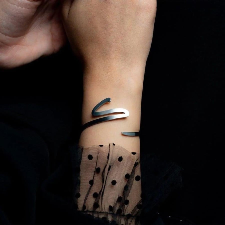 اسواره مطلي فضة بتصميم انيق