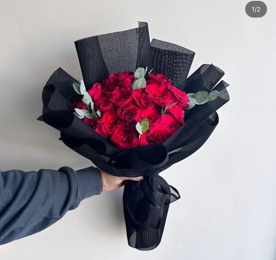 عطر بلاك سيكرت من الماجد مع كيكه وباقة ورد