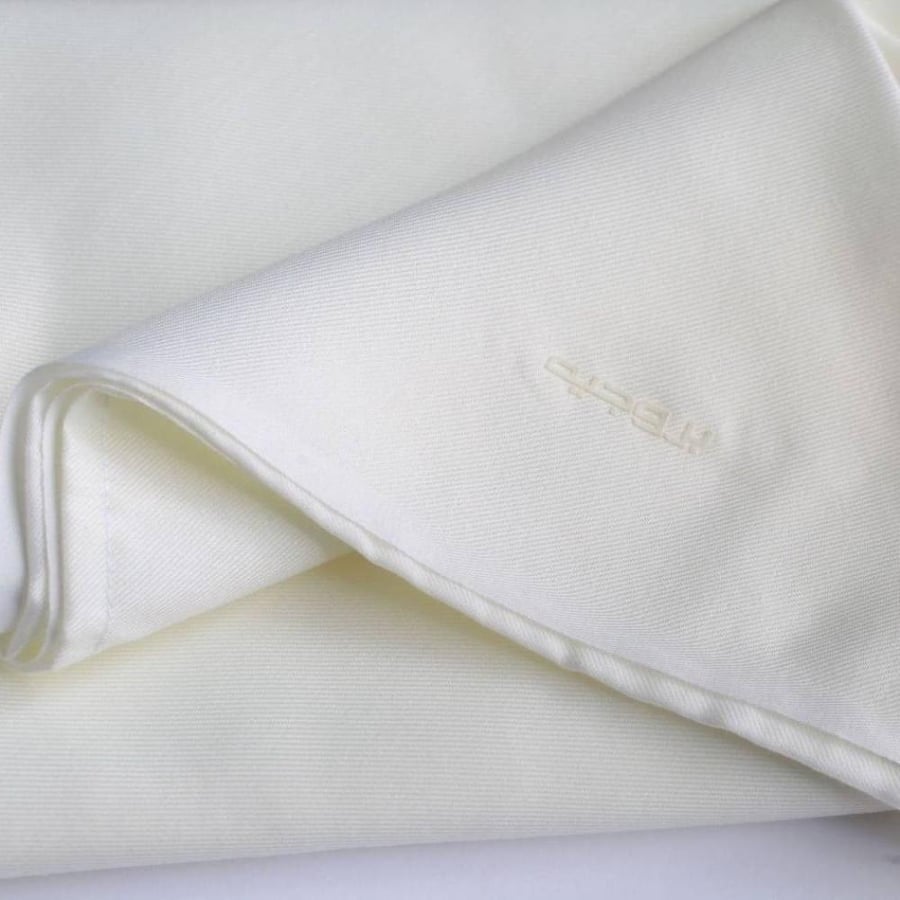 Simple beige projection ghutra