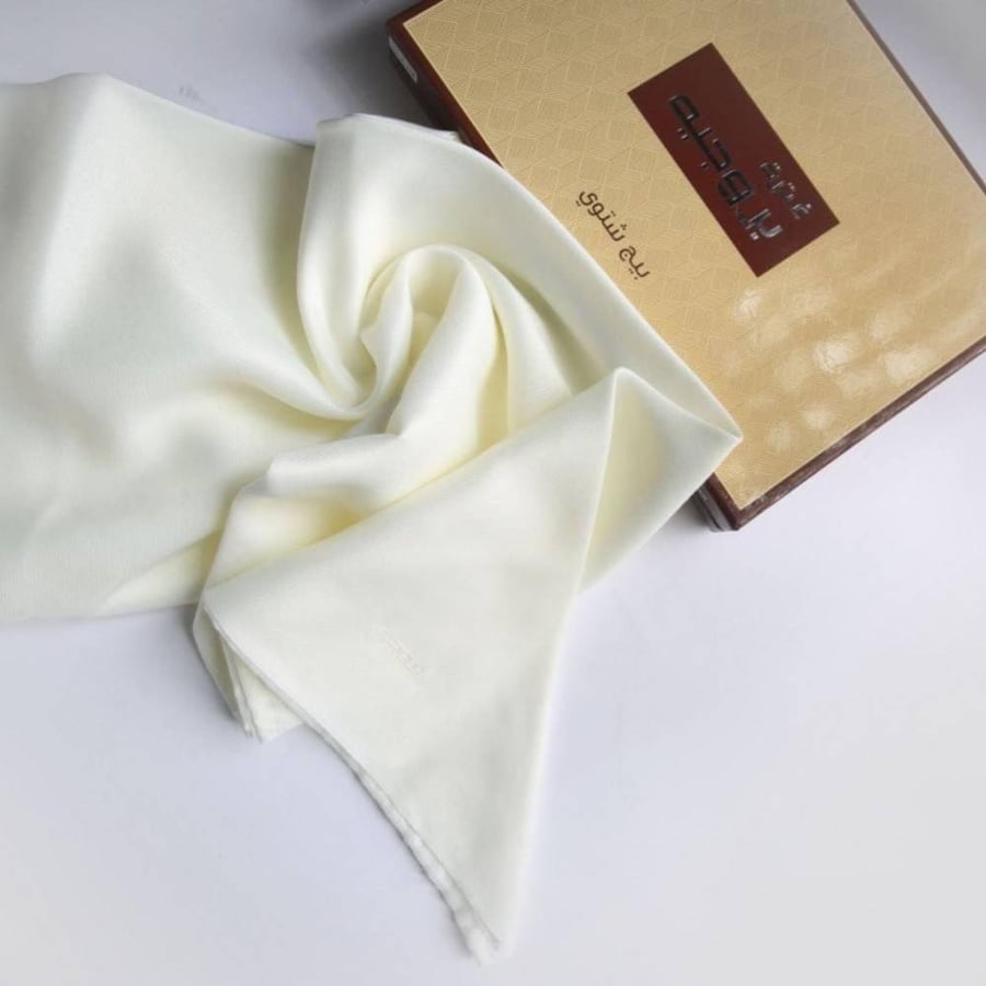 Simple beige projection ghutra