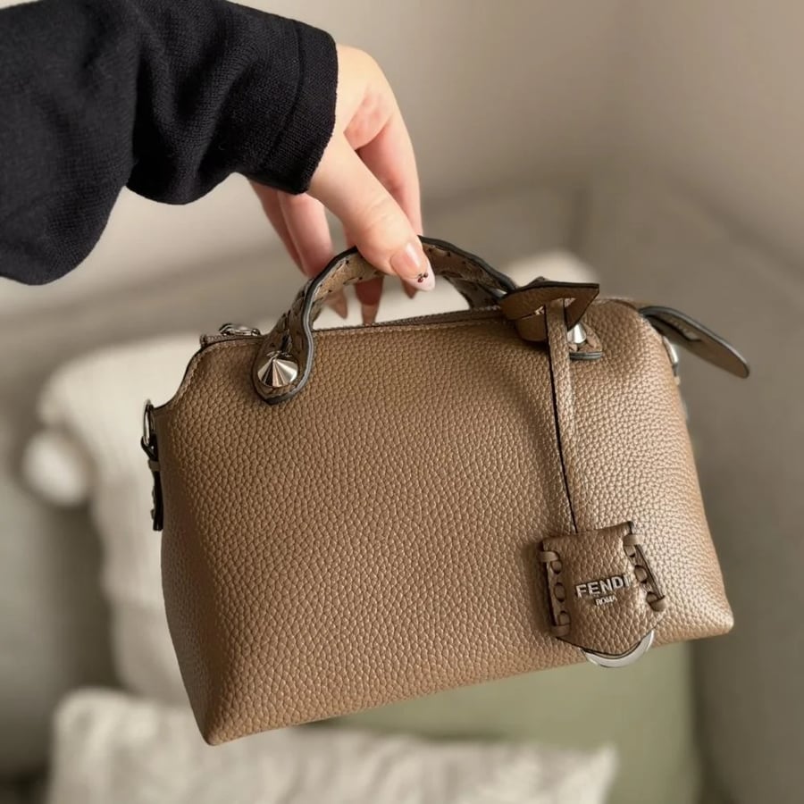 شنطة فندي باي ذا واي( ٦ الوان )