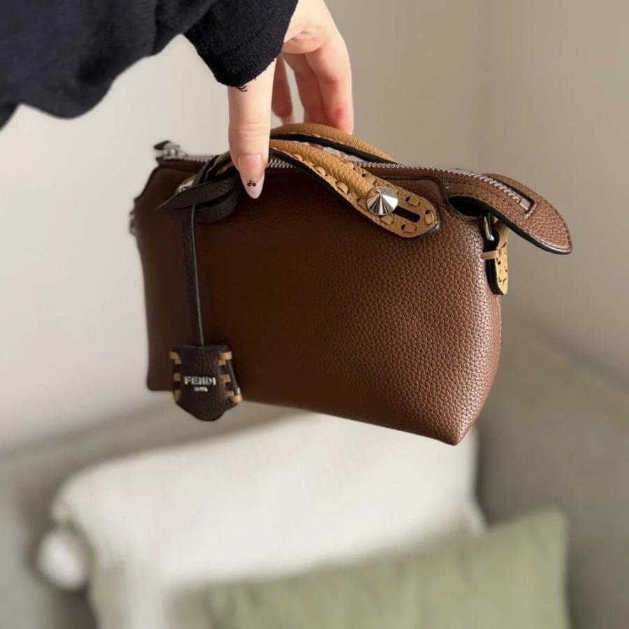 شنطة فندي باي ذا واي( ٦ الوان )