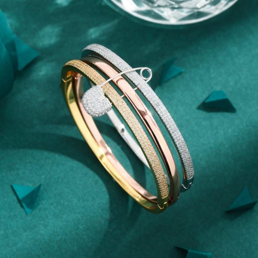 A luxurious zircon-studded pin bracelet