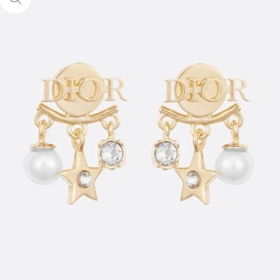 Dior's distinguished set consisting of a necklace, bracelet, earrings, and ring