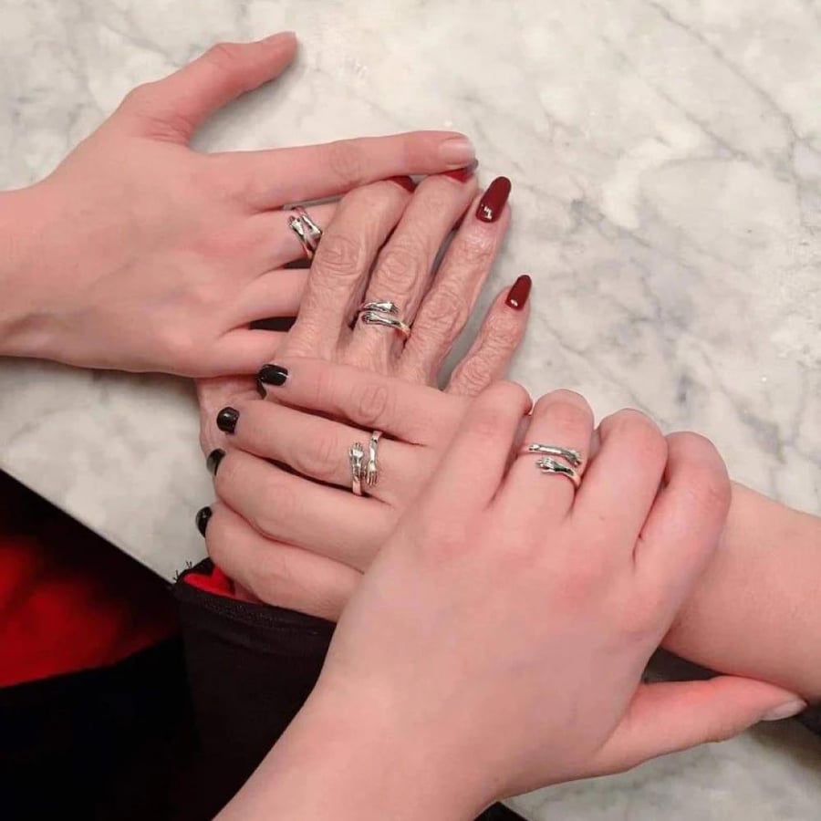 Elegant ring of stainless steel set with zircon