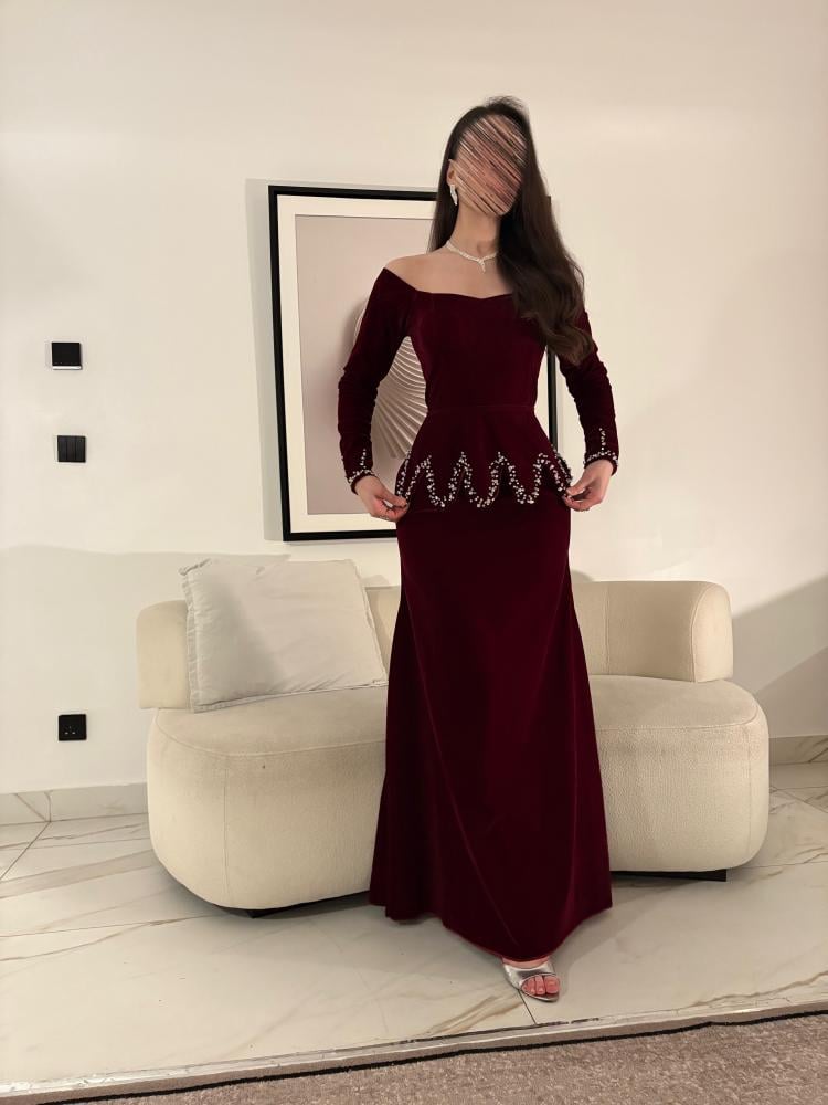 فستان سهرة  أنيق بللون العنابي