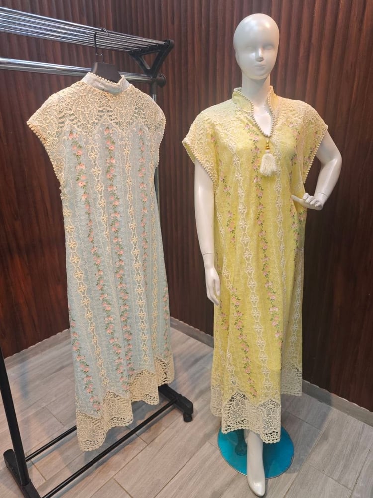 جلابية لارا تصميم انيق كلاسيكي