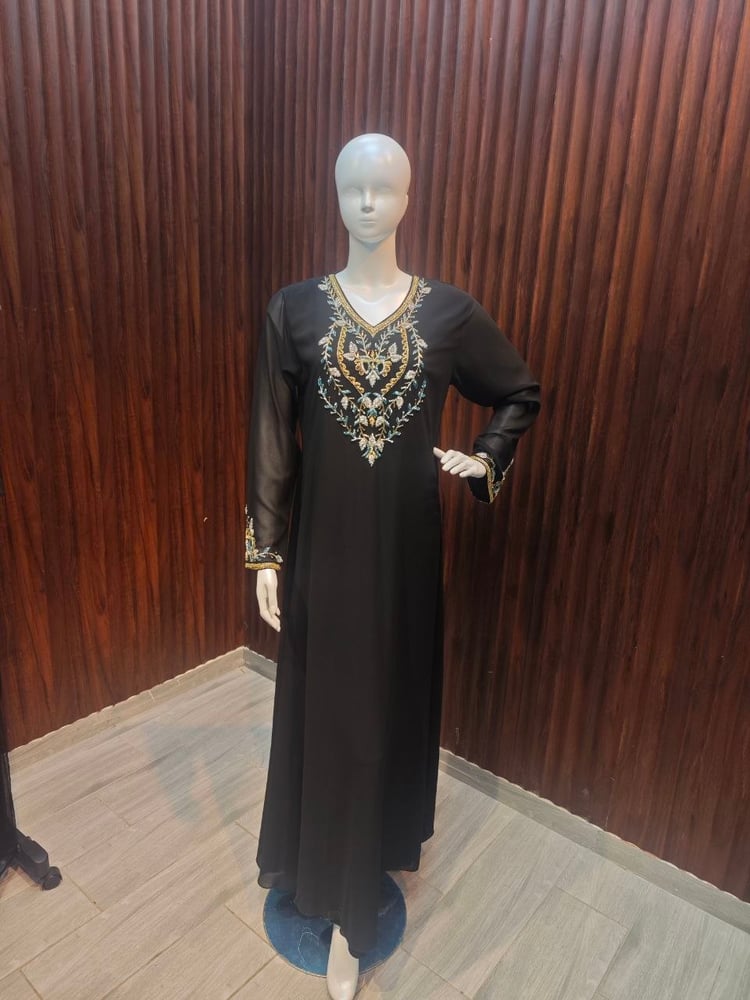 جلابية  سهرة مطرزة فخمة