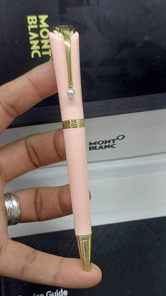 A ballpoint pen from the "Montblanc Musees Marilyn Monroe" special edition - Metjeredilon