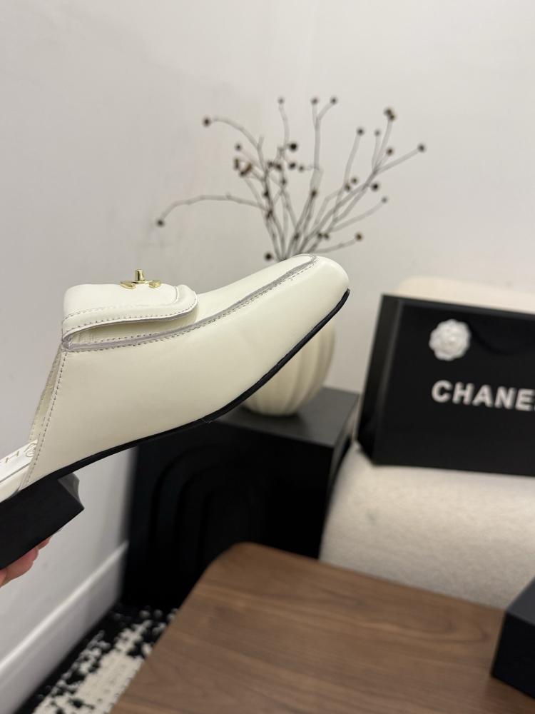 CHANEL SLIDES