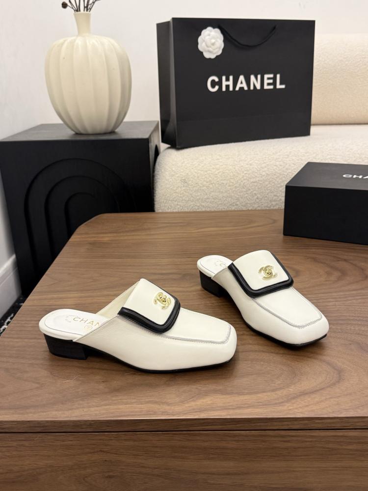 CHANEL SLIDES