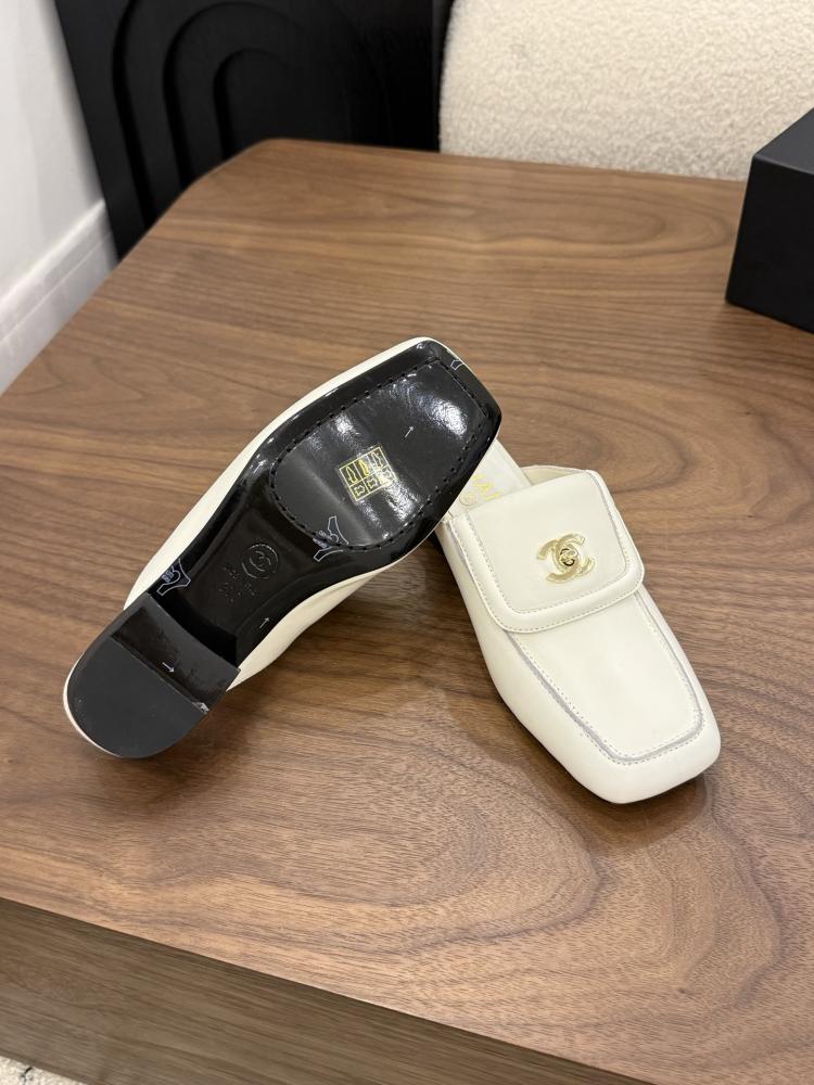 CHANEL SLIDES