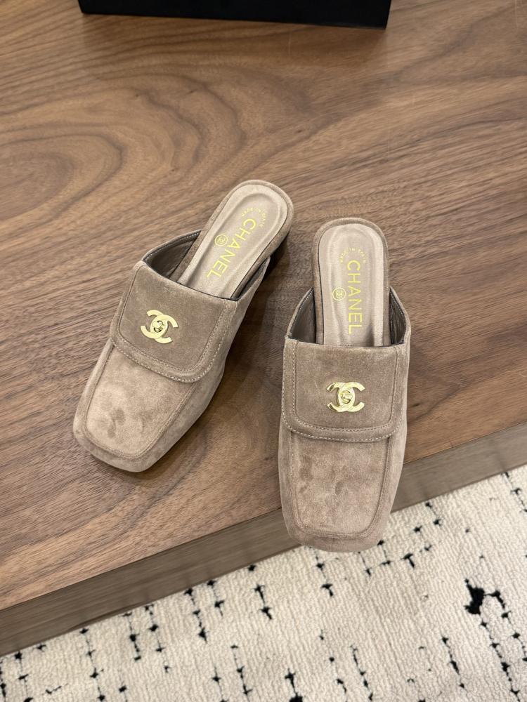 CHANEL SLIDES