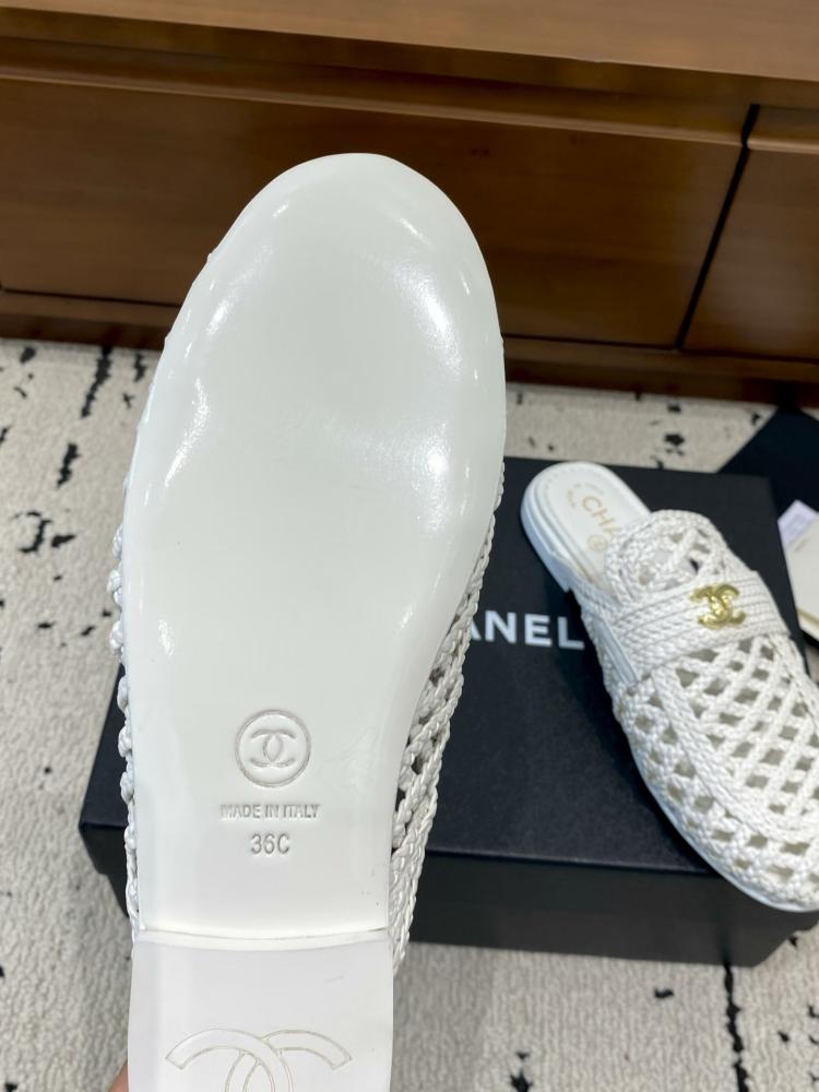 CHANEL SLIDES