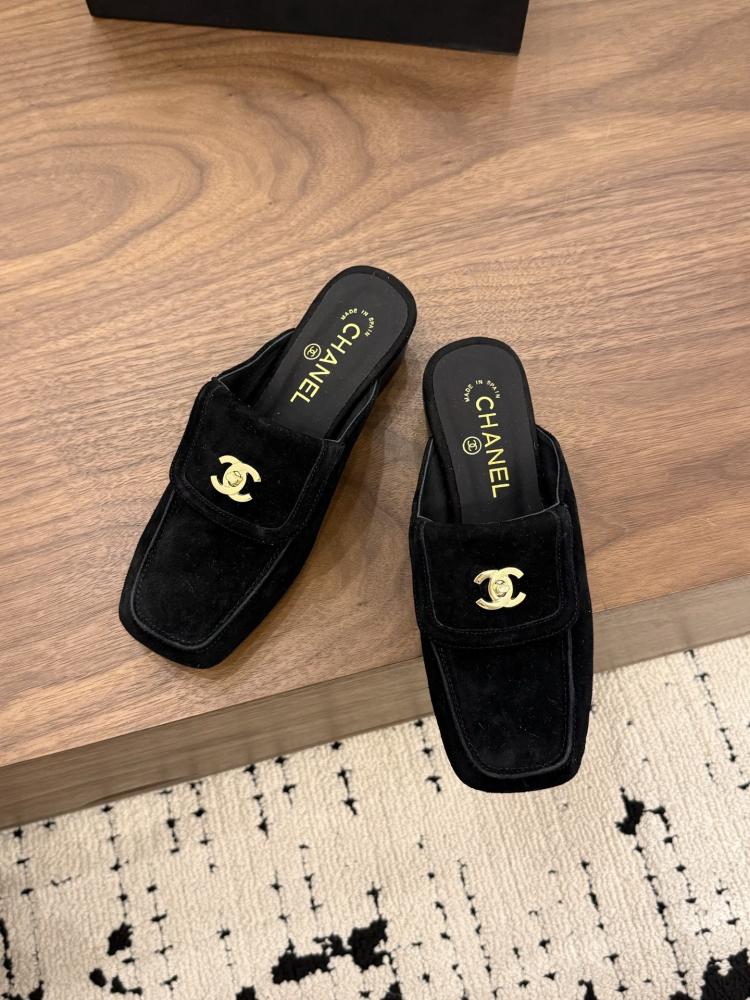 CHANEL SLIDES