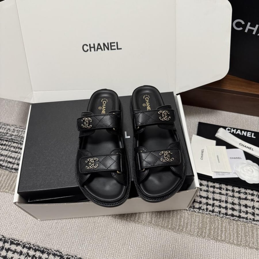 CHANEL SLIDES