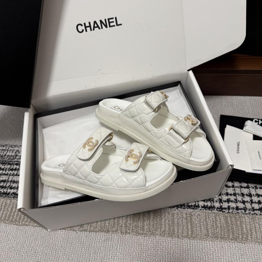 CHANEL SLIDES