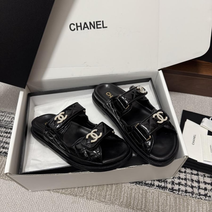 CHANEL SLIDES