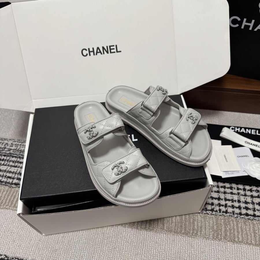 CHANEL SLIDES
