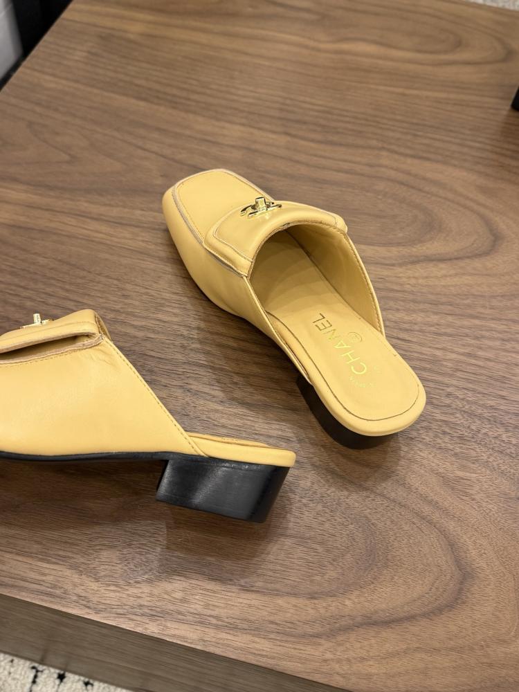 CHANEL SLIDES