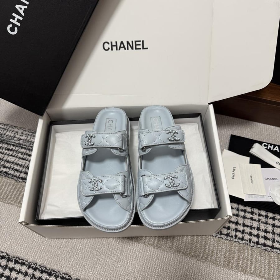 CHANEL SLIDES