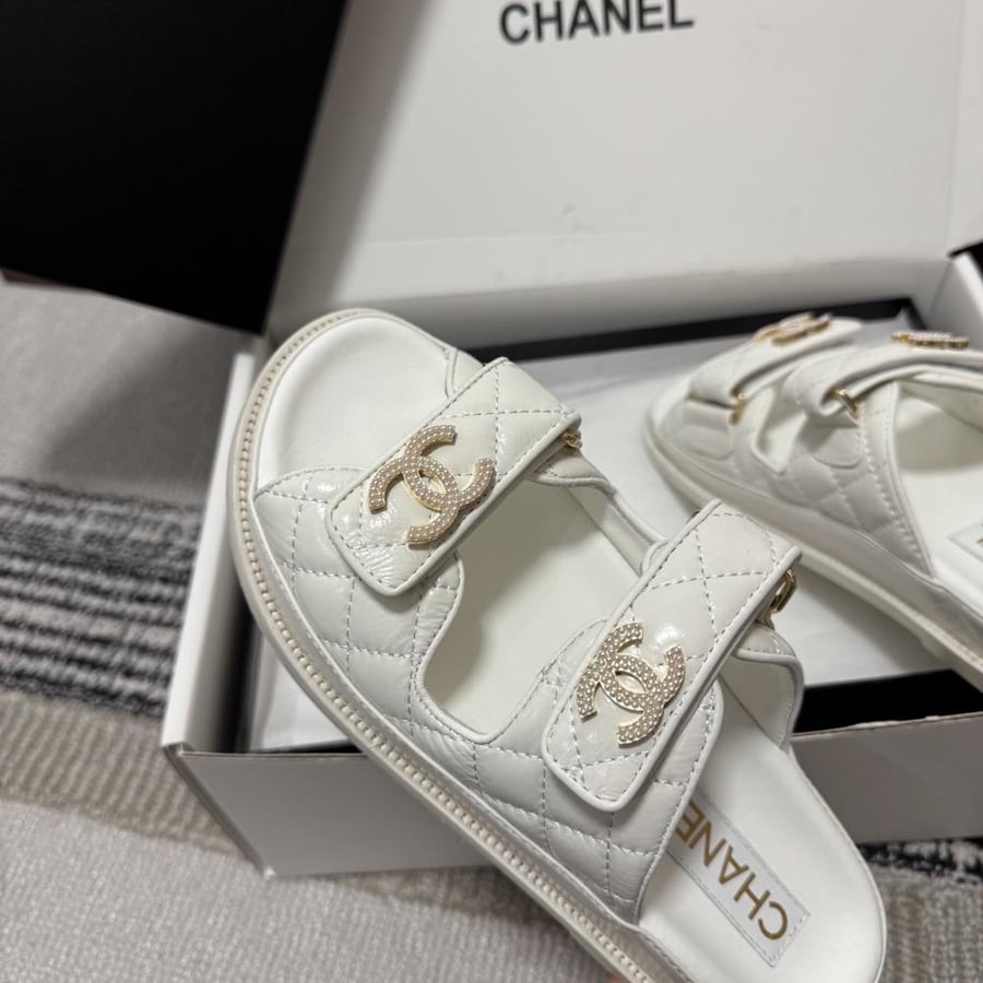 CHANEL SLIDES