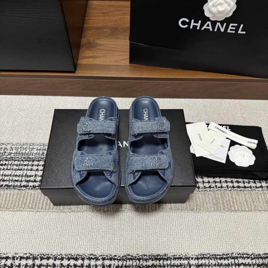 CHANEL SLIDES