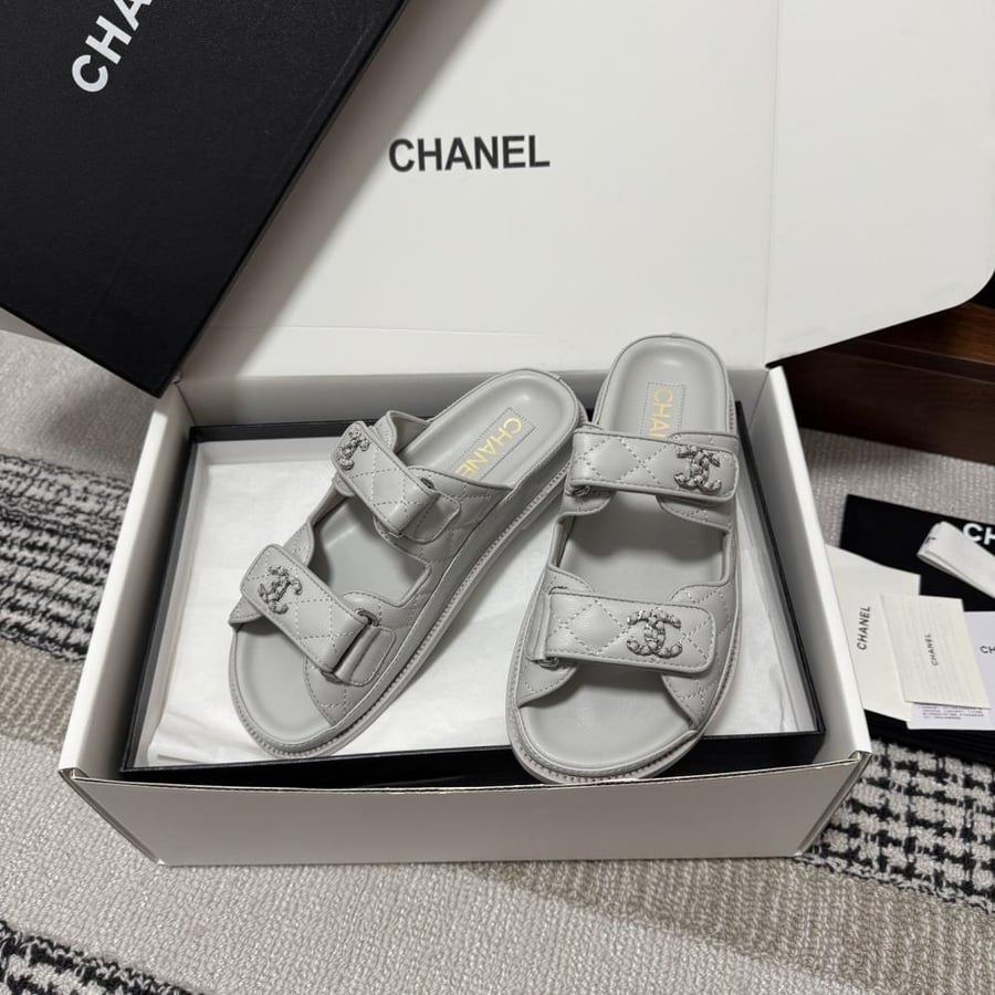 CHANEL SLIDES