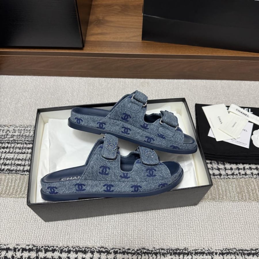 CHANEL SLIDES