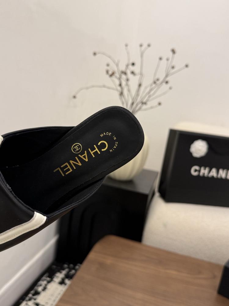 CHANEL SLIDES