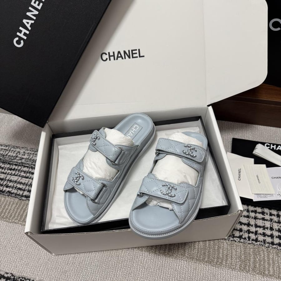 CHANEL SLIDES