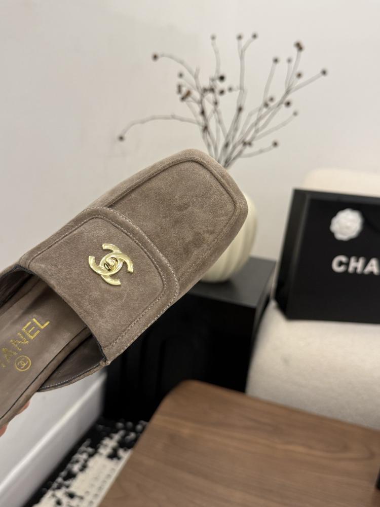 CHANEL SLIDES