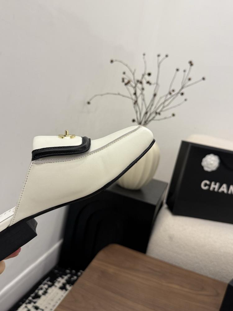 CHANEL SLIDES
