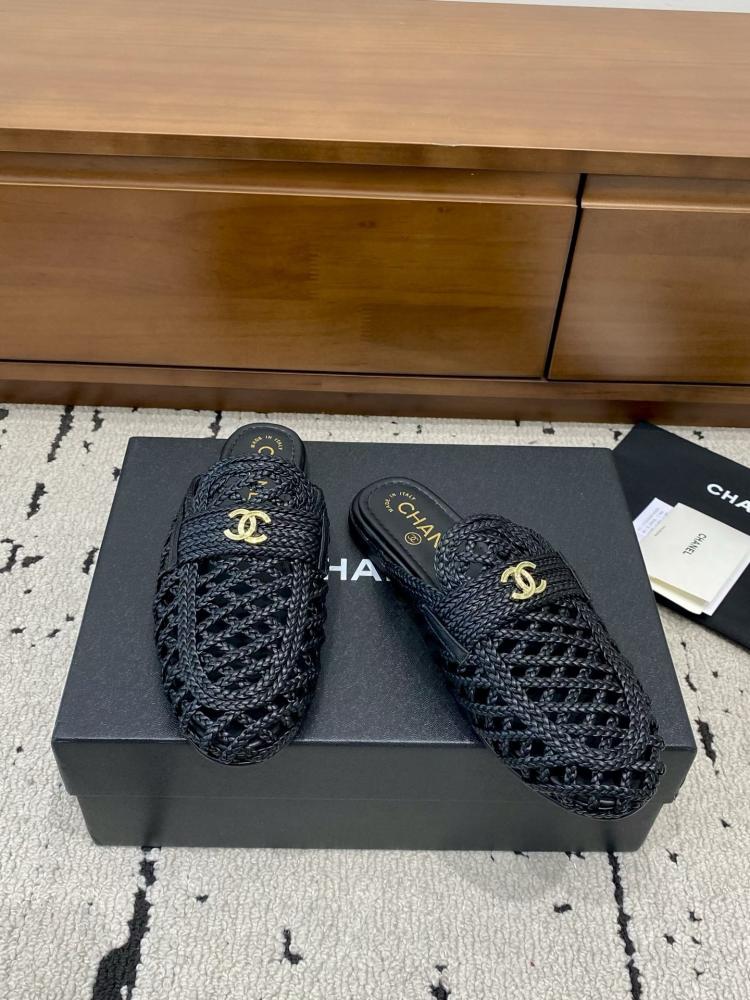 CHANEL SLIDES