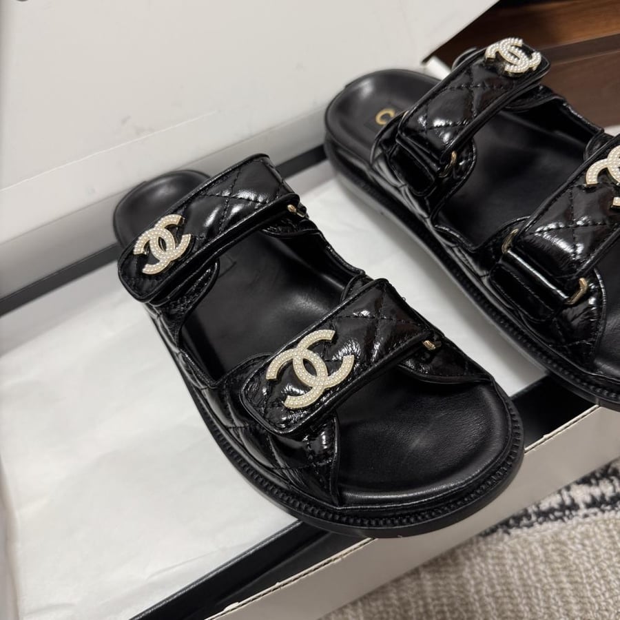 CHANEL SLIDES