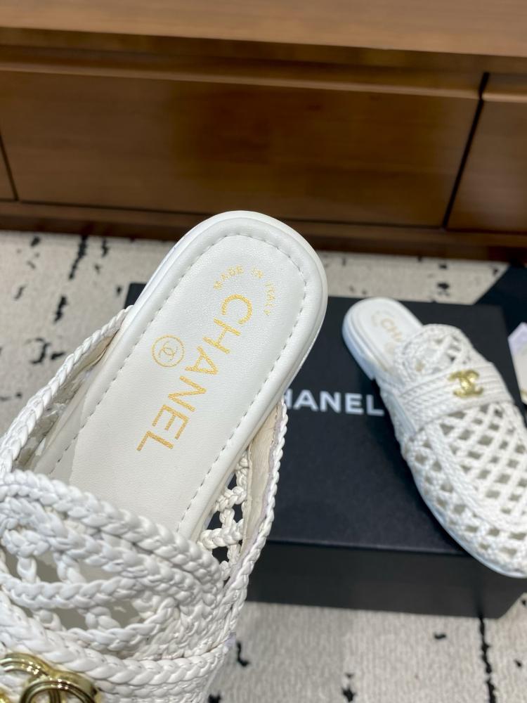 CHANEL SLIDES