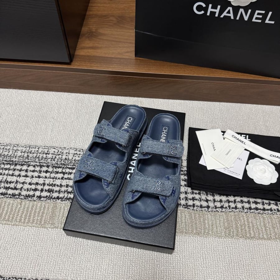 CHANEL SLIDES