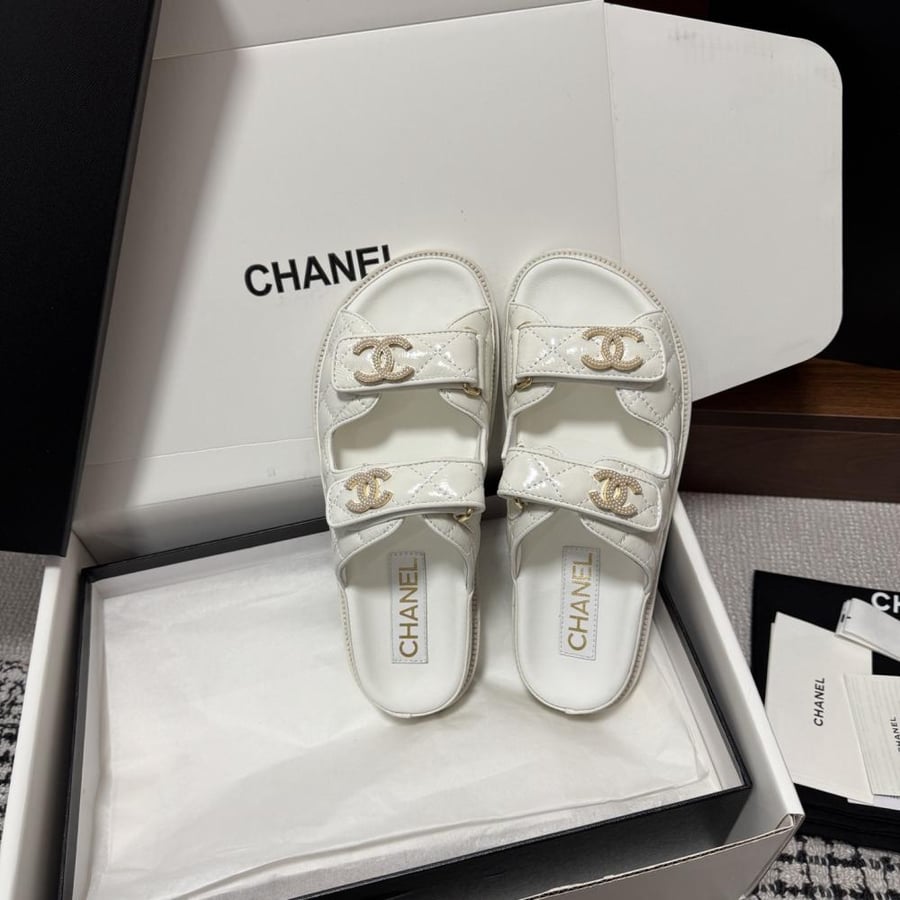 CHANEL SLIDES