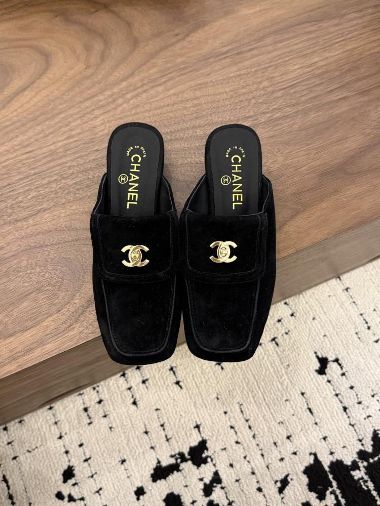 CHANEL SLIDES