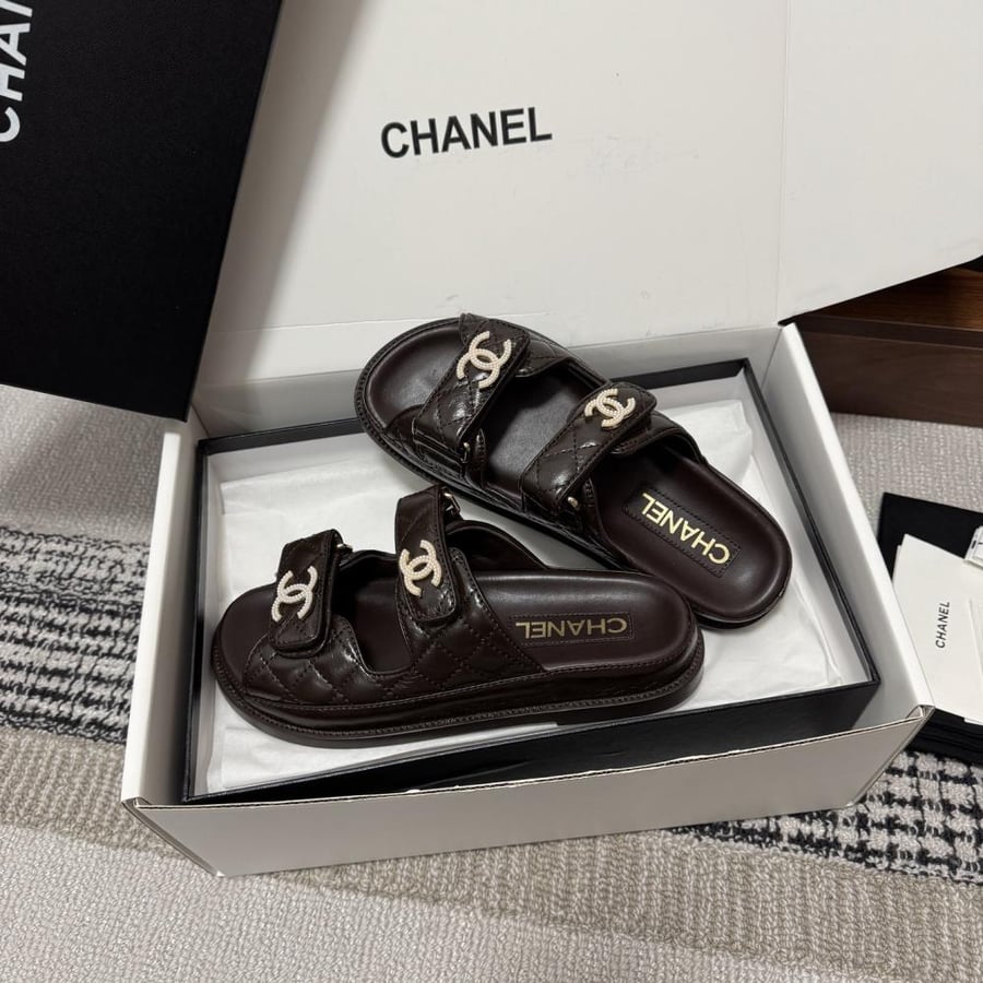 CHANEL SLIDES