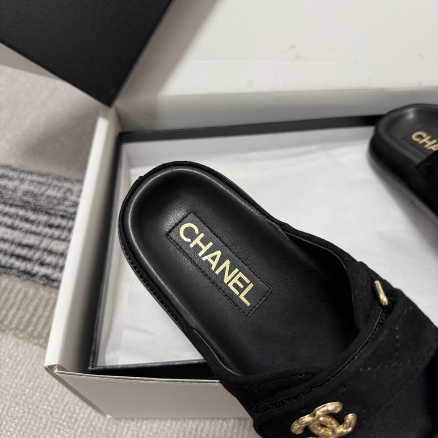 CHANEL SLIDES