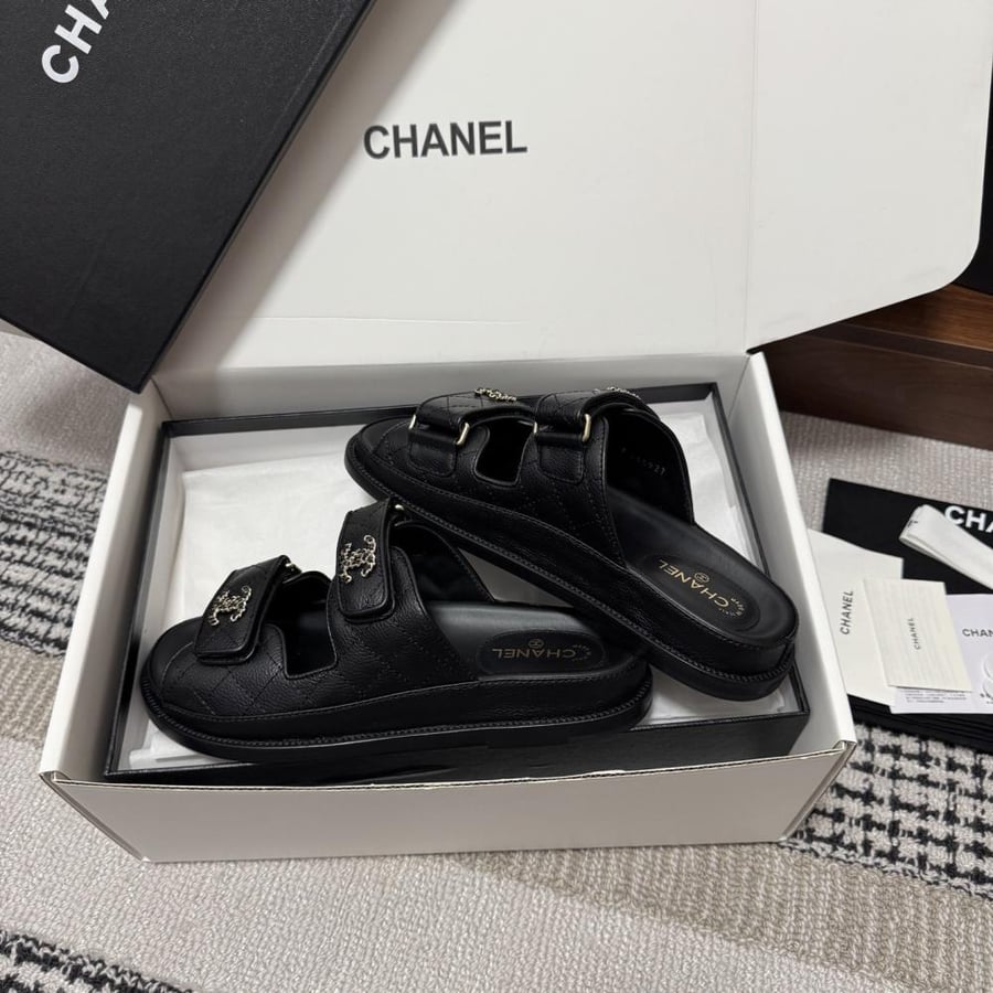 CHANEL SLIDES