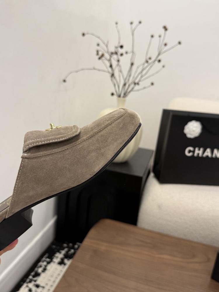 CHANEL SLIDES
