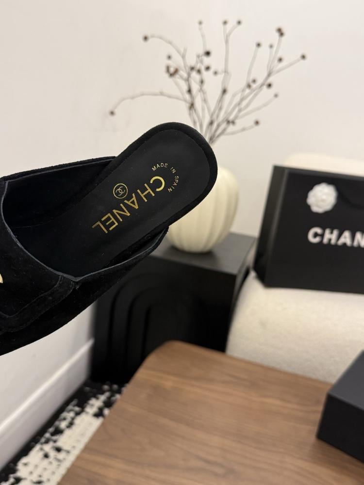 CHANEL SLIDES
